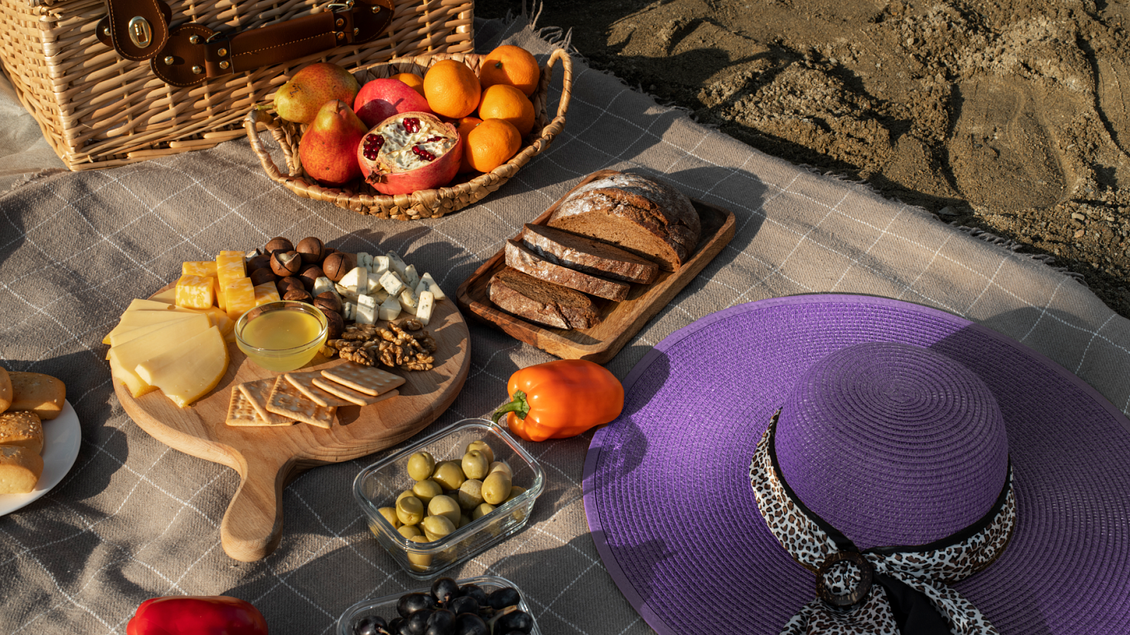 Отравление в путешествии: как избежать и что делать, если все-таки отравились